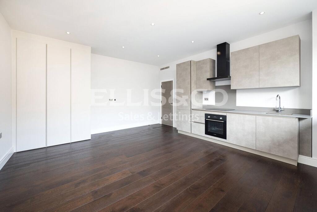 Main image of property: High Road, Whetstone, N20