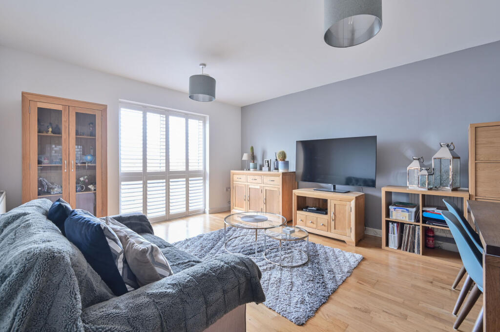 Apartment in Watford - View 5