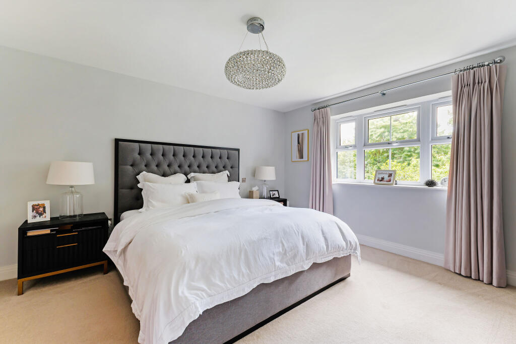 Allhusen Place, Stoke Poges, SL2 photo 5