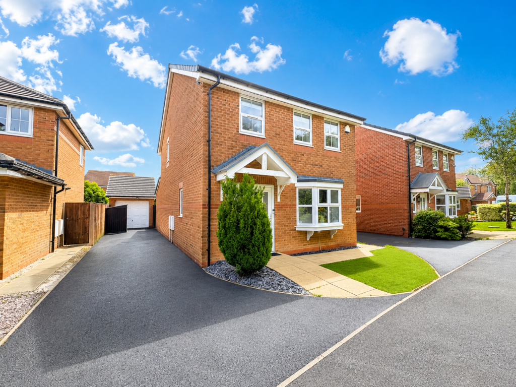 4-bed detached on Redwood Drive,  Blackpool, FY4, £280,000