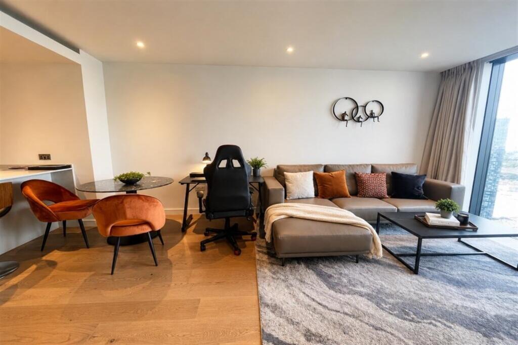 Main image of property: Hampton Tower, Tower Hamlets, E14