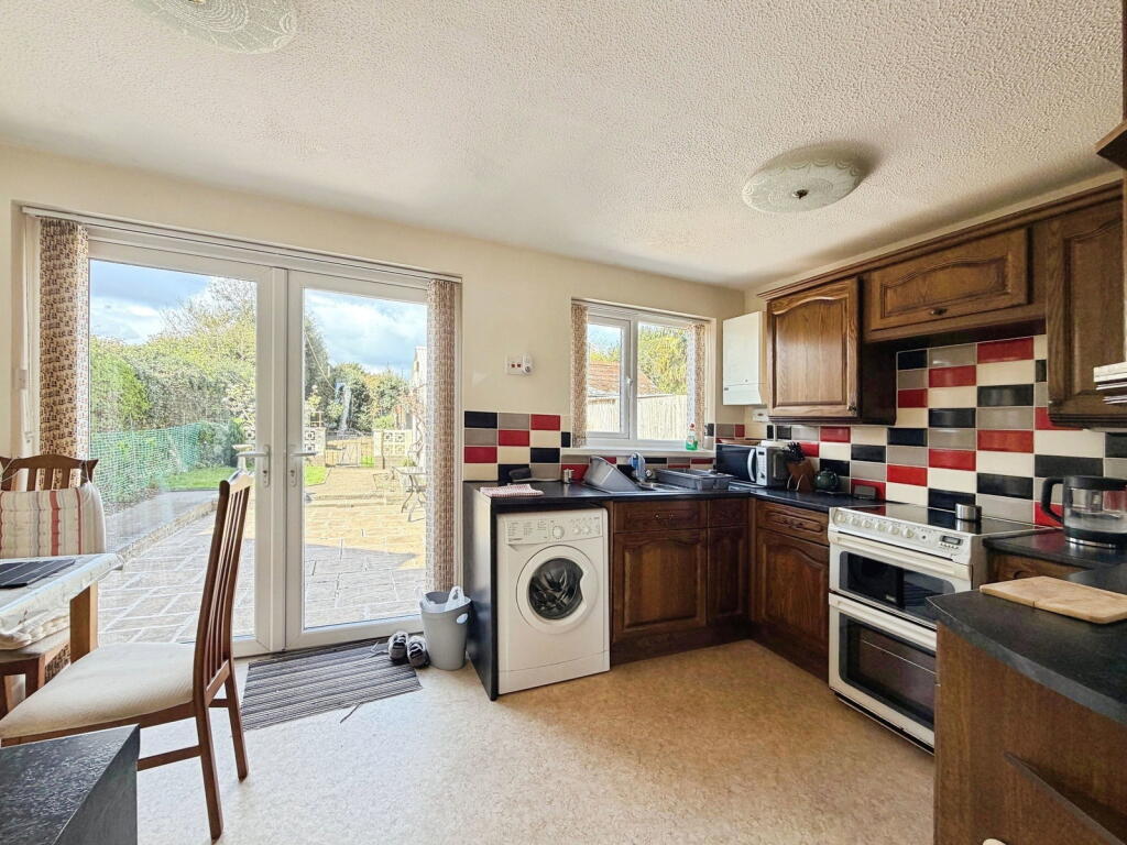 Exbury Road, Blackfield, Southampton, SO45 1XD photo 4
