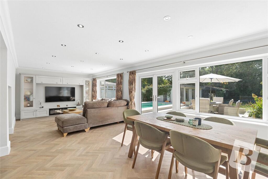 House in Epping Forest, Stapleford Abbotts - View 4