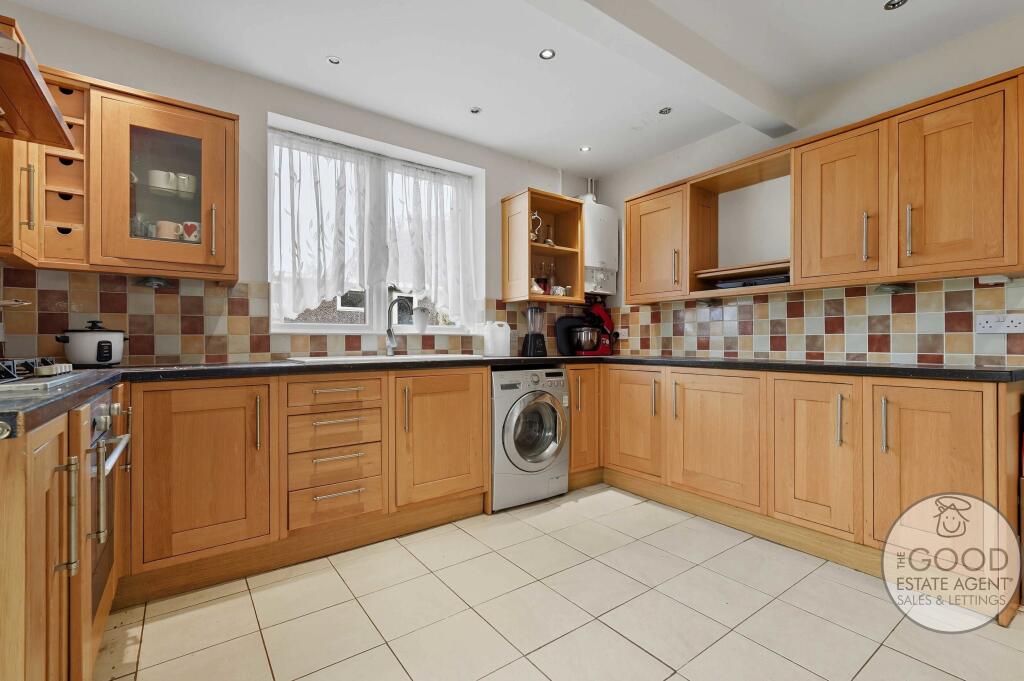 Whitehills Road, Loughton IG10 1TS photo 3