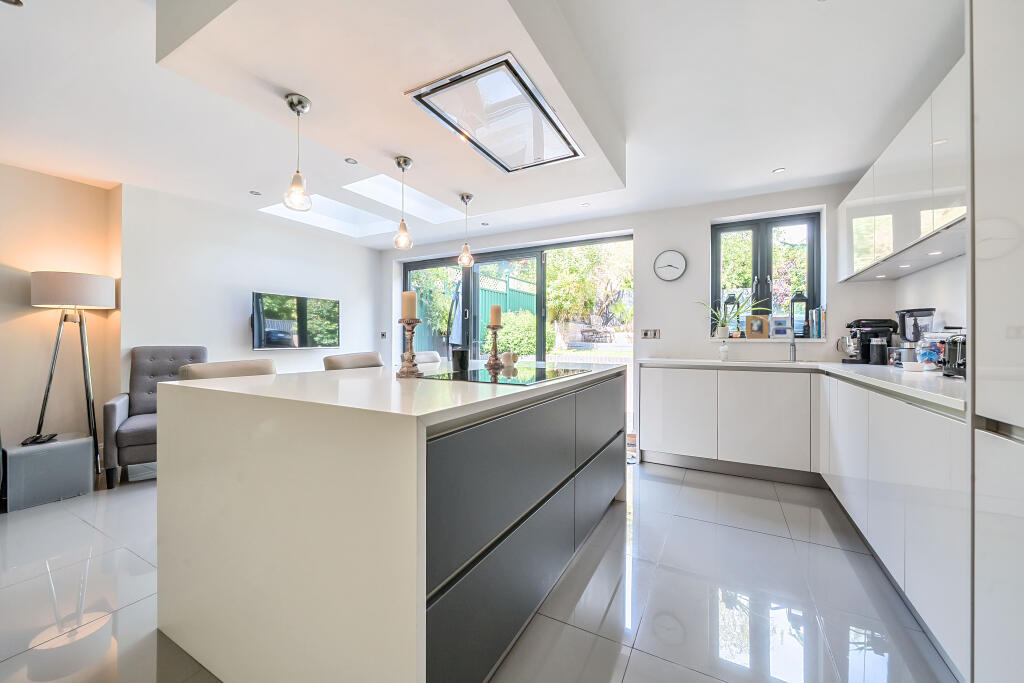 House in Enfield - View 3