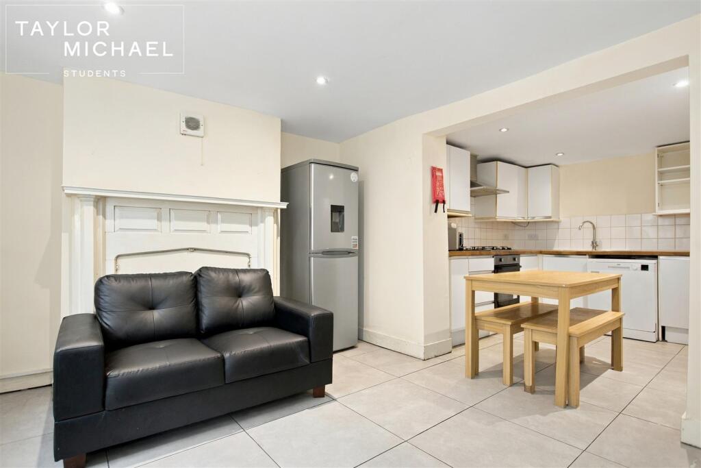 House in Brighton - View 2