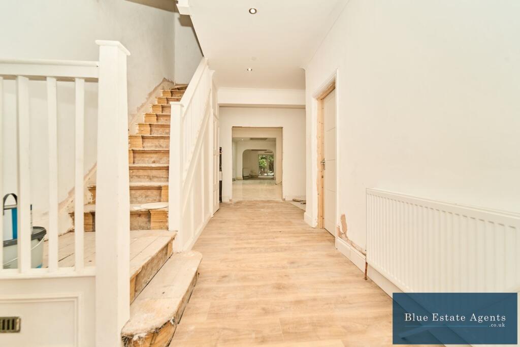 House in Twickenham - View 4