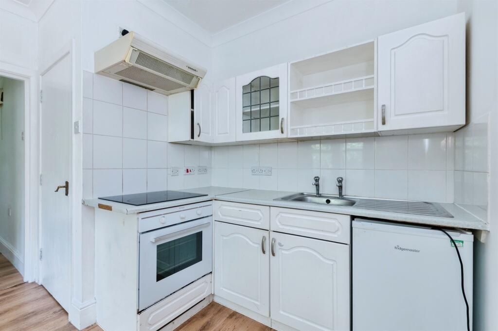 Apartment in Bournemouth, West Cliff - More