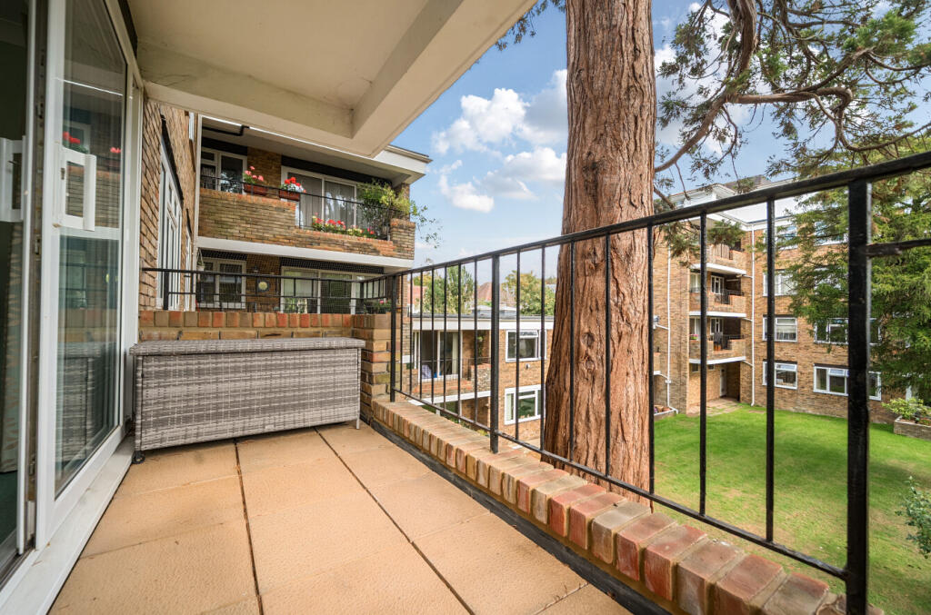 Apartment in Brighton, Withdean - View 2