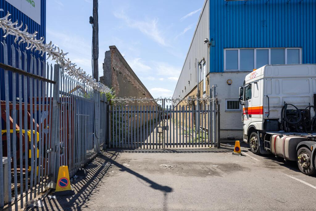 unit 8 Standard Industrial Estate 16.jpg