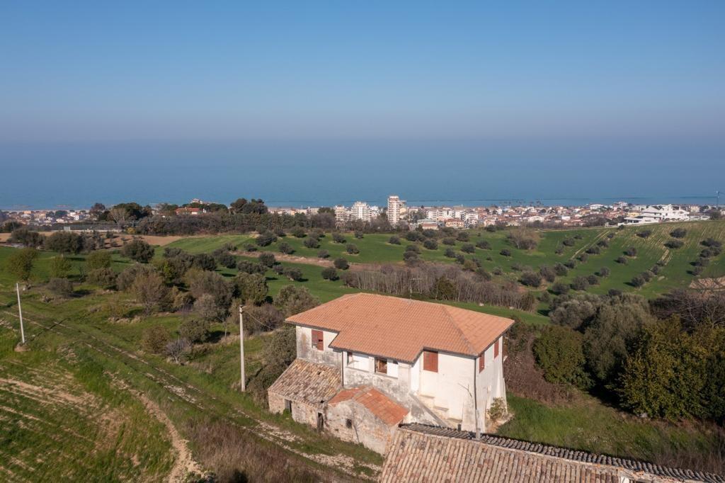 Main image of property: Roseto degli Abruzzi, Teramo, Abruzzo