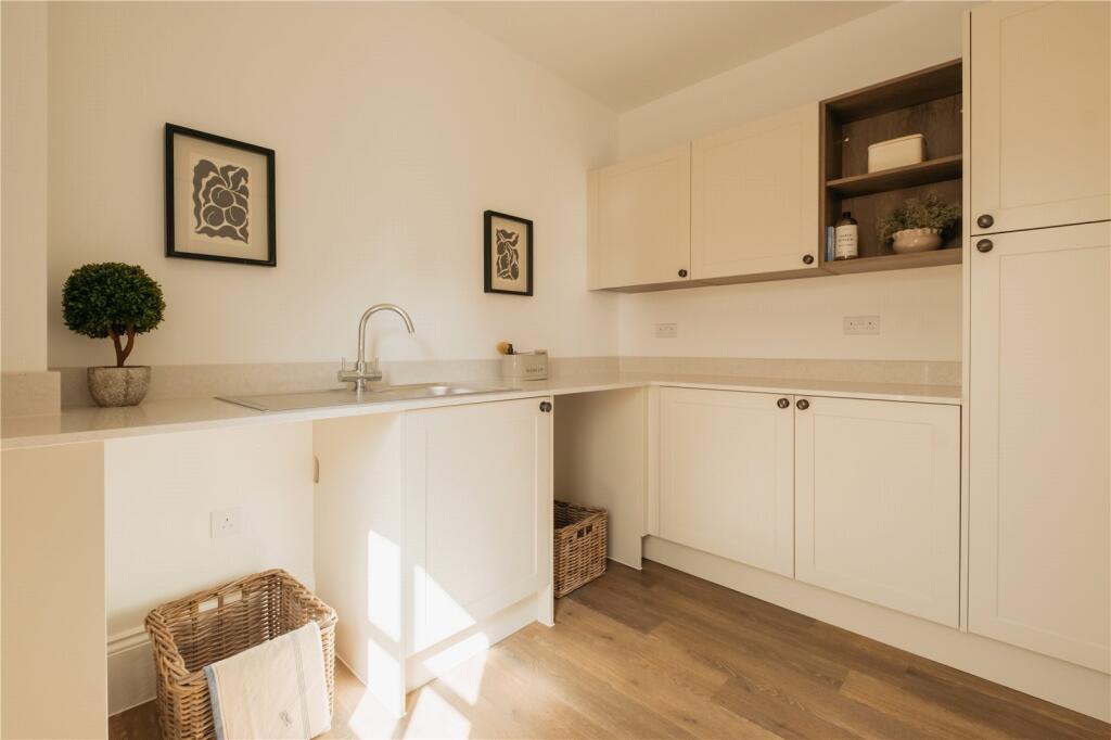 House in Test Valley, King's Somborne - More