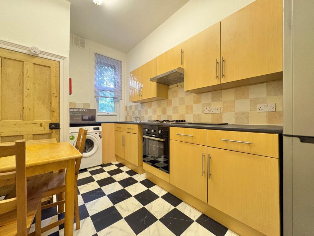 Apartment in Leeds, Headingley Hill, Headingley - View 3