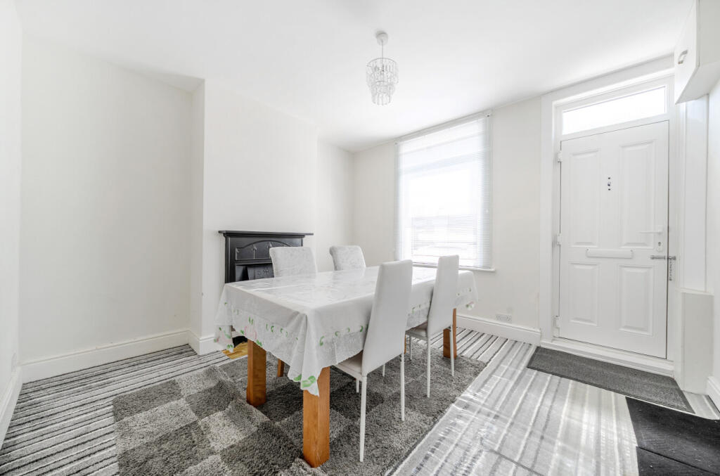 House in Fareham, Hampshire - View 3