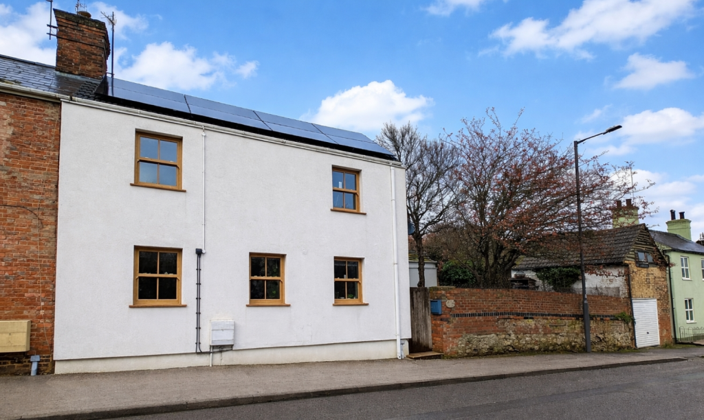 Main image of property: Tingewick Road, Buckingham, MK18