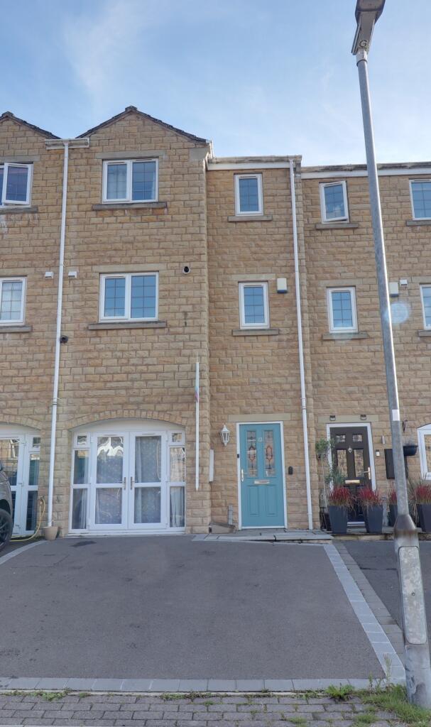 4-bed house on 23 Hare Court, Todmorden, £300,000