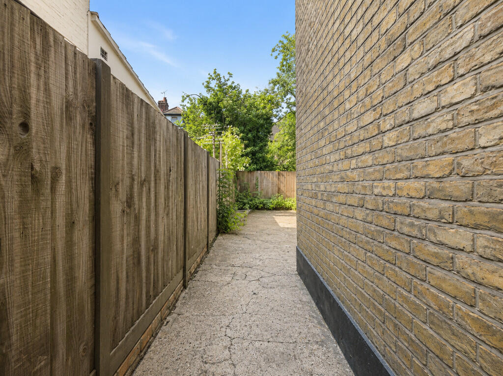 2 bedroom ground floor flat for rent