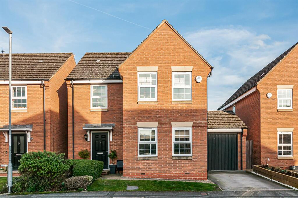 3-bed detached on Carter Street, Howden, £335,000
