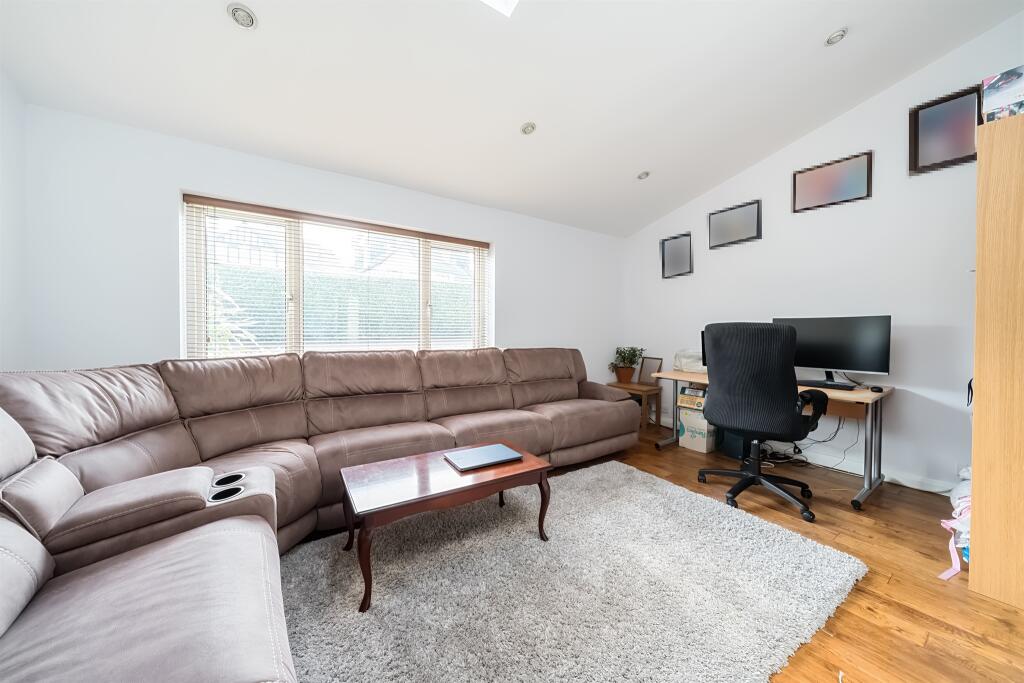 House in Maidenhead, Bray Wick - View 3