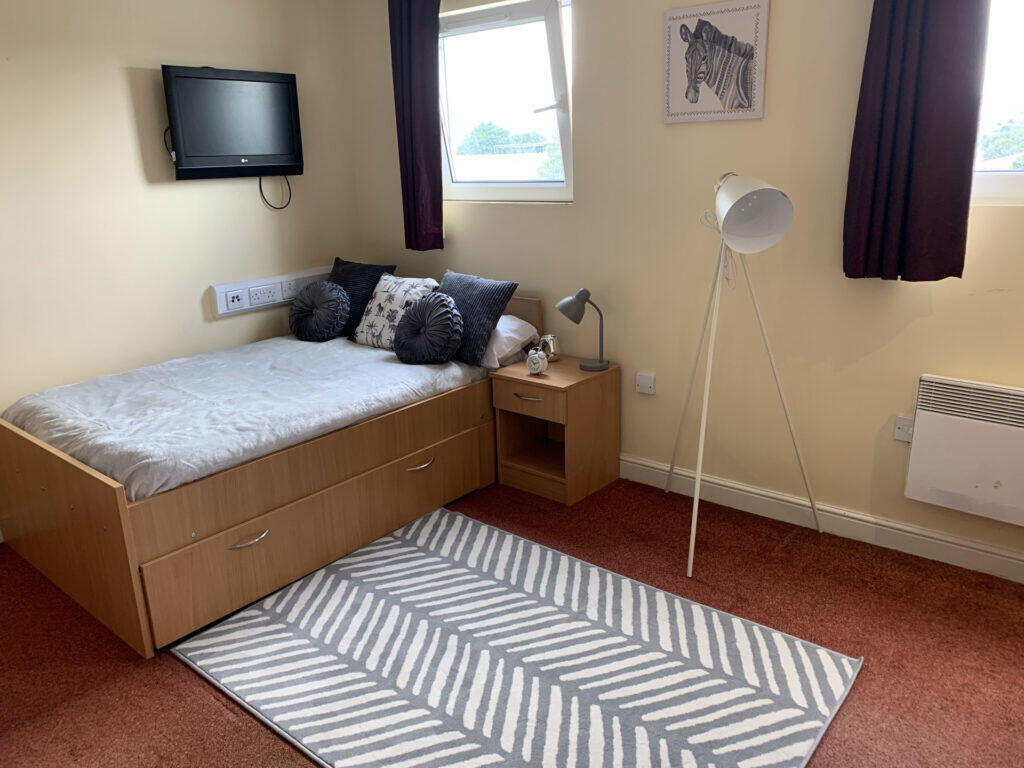 Apartment in Bradford - View 5