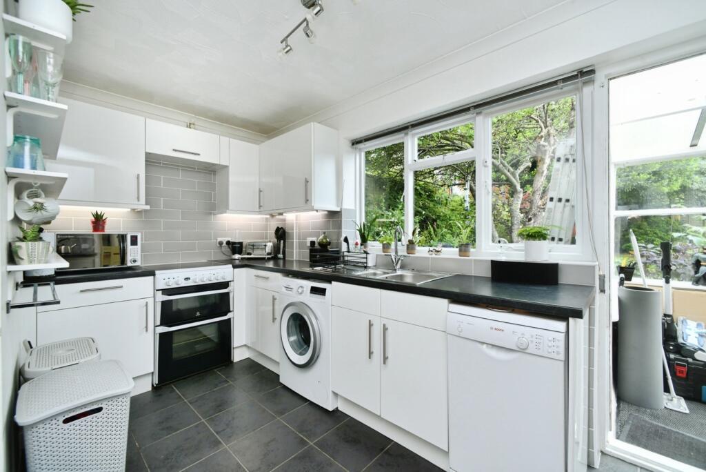 Lustrells Vale, Saltdean, Brighton, East Sussex, BN2 photo 4