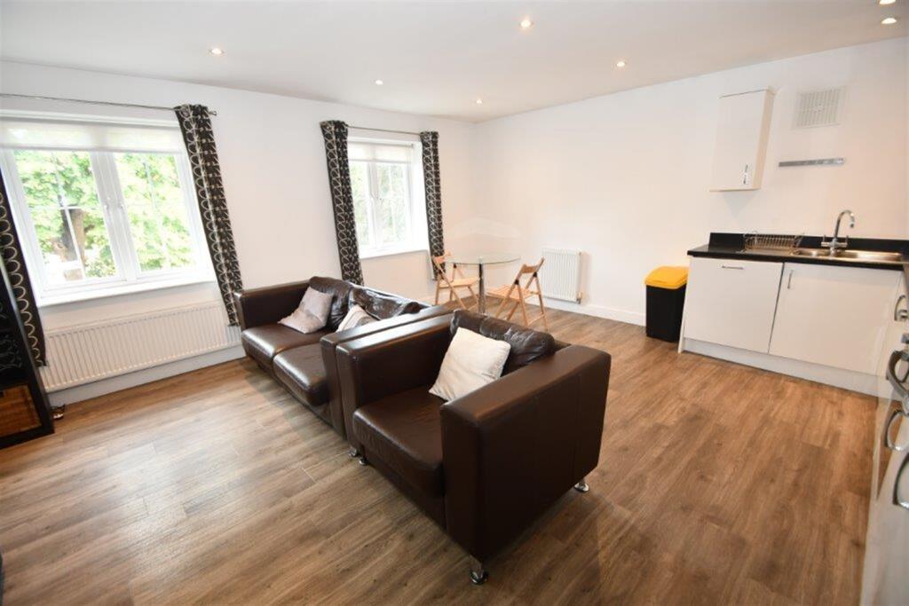 Apartment in Waverley, Frith Hill, Godalming - View 5