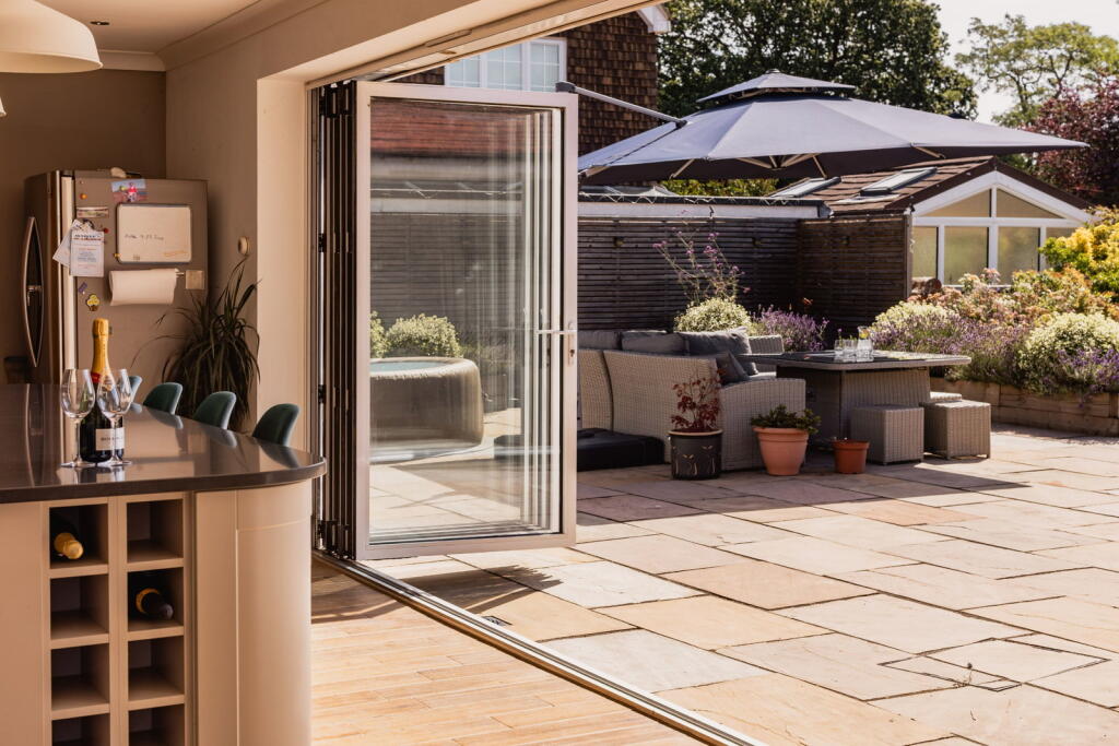 Gayhouse Lane, Outwood, Surrey, RH1 - View 5