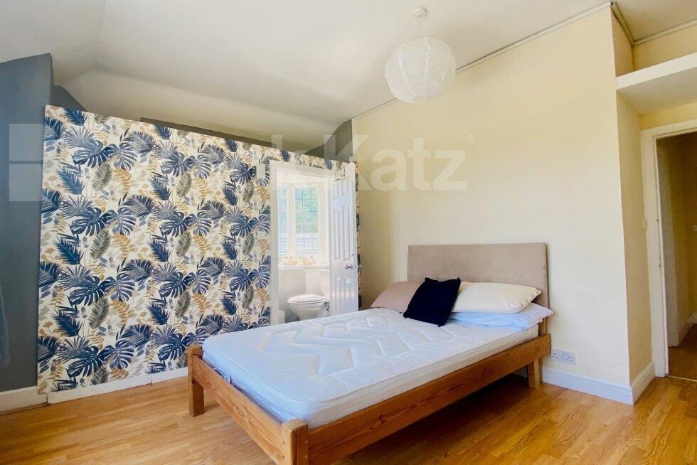 Apartment in London - View 5