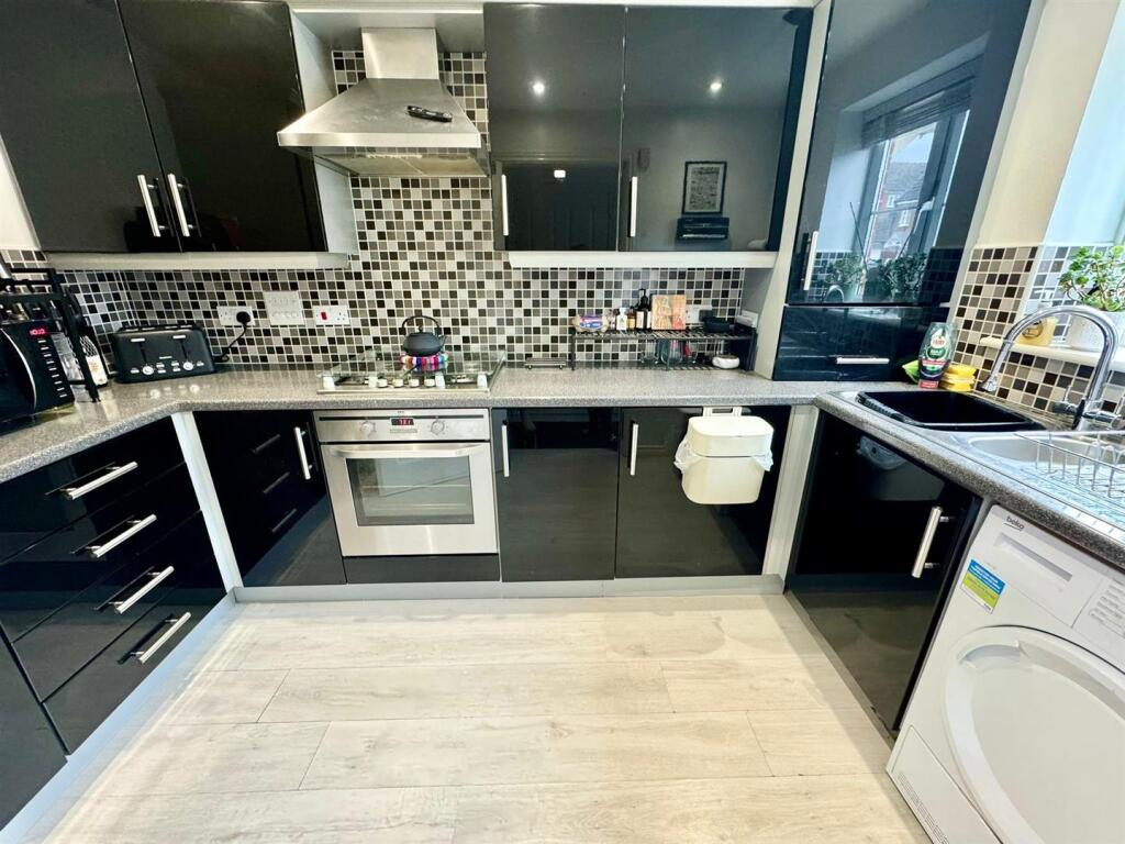 House in Middlesbrough, Grove Hill - View 2