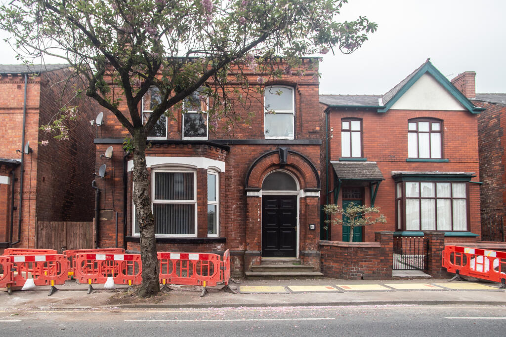 Main image of property: Flat 3, 14 Kenyon Road, Wigan, WN1 2DQ
