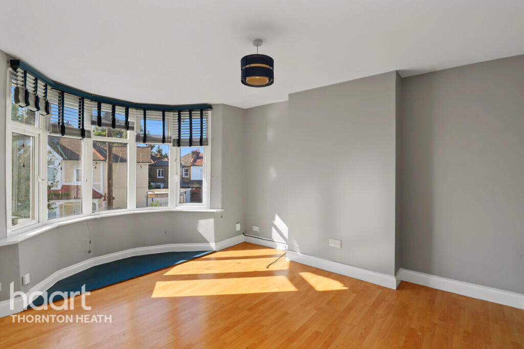 1-bed flat on Raymead Avenue, Thornton Heath, £225,000