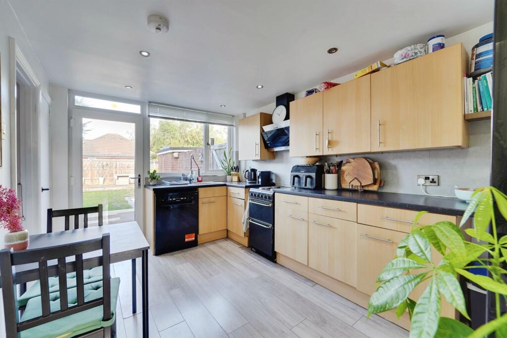 House in Wootton, Bedford - View 4