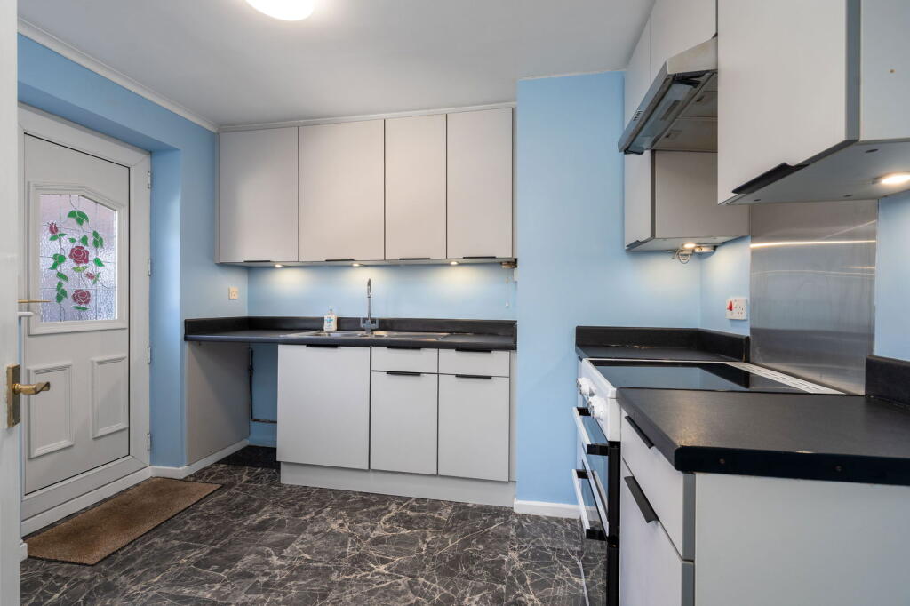 Shirebrook Drive, GLOSSOP, SK13 8RF photo 4