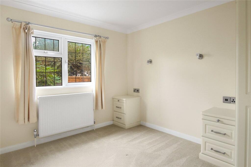 Wellingtonias, Warfield Park, Bracknell, Berkshire, RG42 photo 5