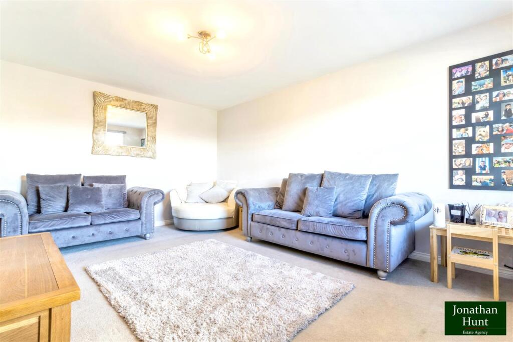House in East Hertfordshire, Meadow Vale, Buntingford - More