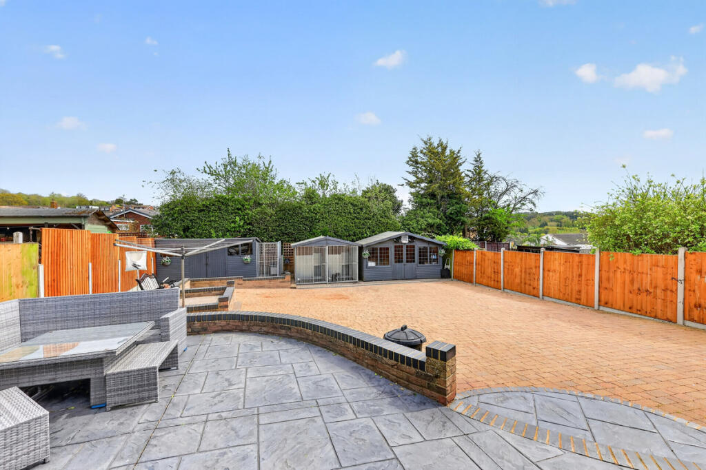 Clarence Road, South Benfleet photo 2
