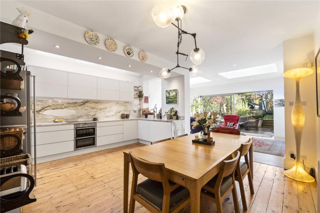 Main image of property: Earlsfield Road, SW18