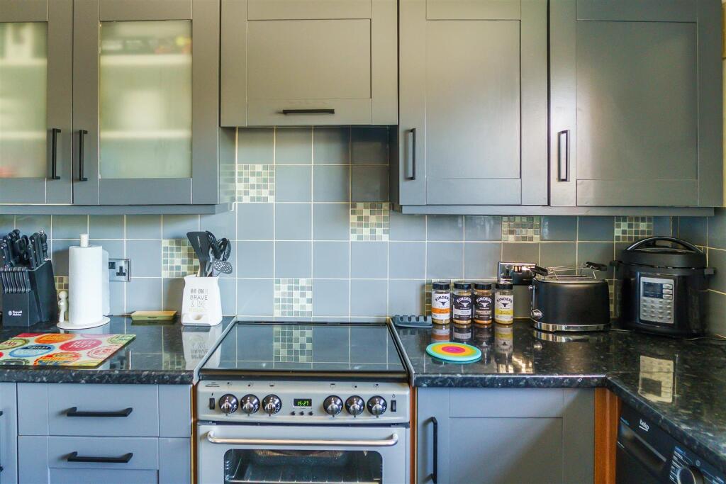 Apartment in Reigate and Banstead, Surrey - View 5