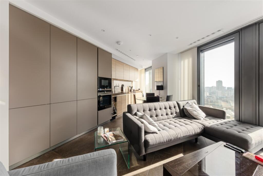 Main image of property: Chronicle Tower, City Road, EC1V