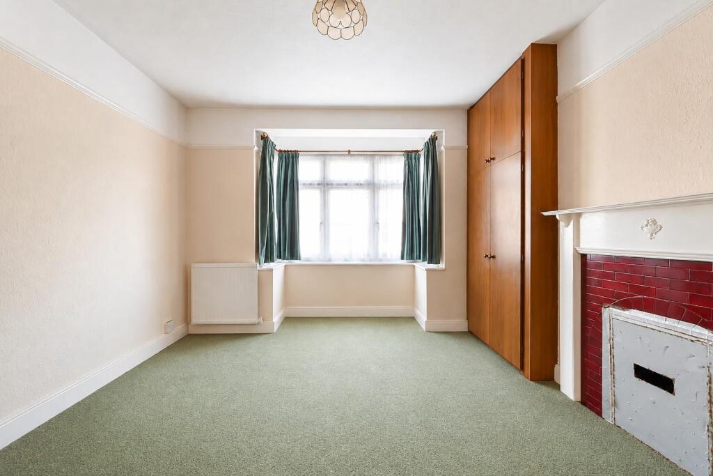 Apartment in Kingston upon Thames - View 4