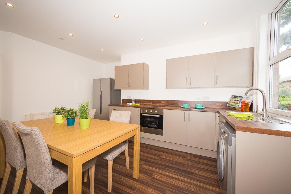 Main image of property: 8 Mayville Terrace, Hyde Park, Leeds, LS6 1NB