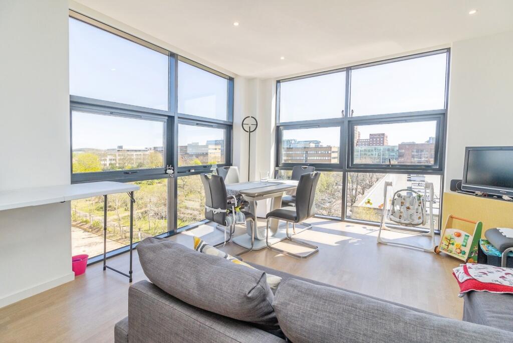 Main image of property: Silbury Boulevard, Milton Keynes, Buckinghamshire, MK9