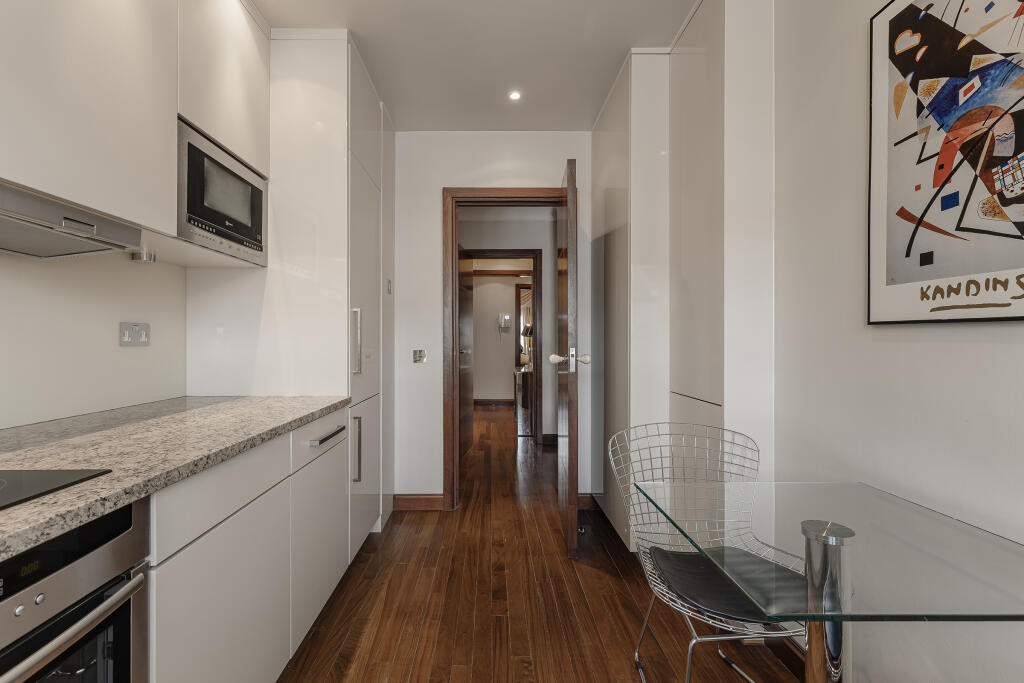 Apartment in London - More