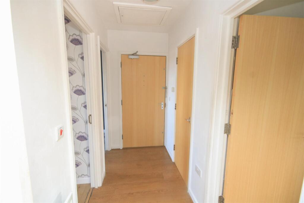 36, Lancaster Court, Auckley, Doncaster photo 2
