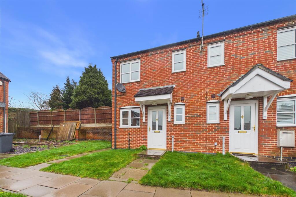 2-bed terraced on Summer Fields Drive, Midway, Swadlincote, £180,000