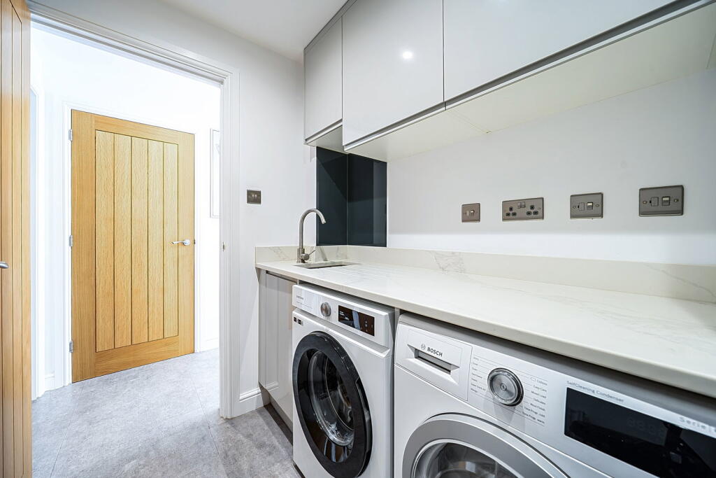 House in Basingstoke and Deane, Basingstoke - More