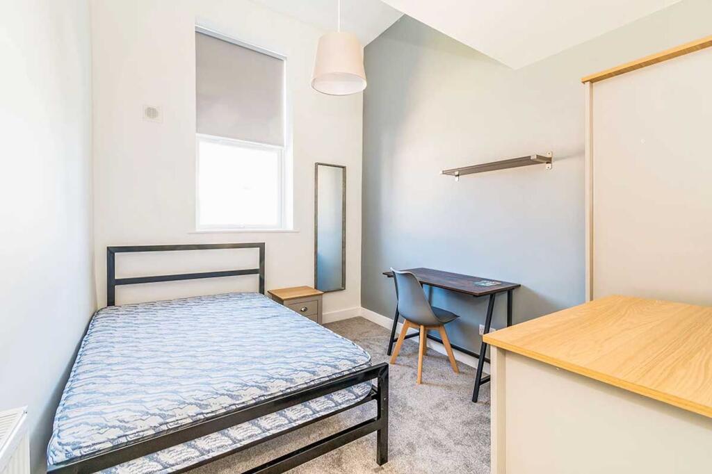 House in Portsmouth - View 5