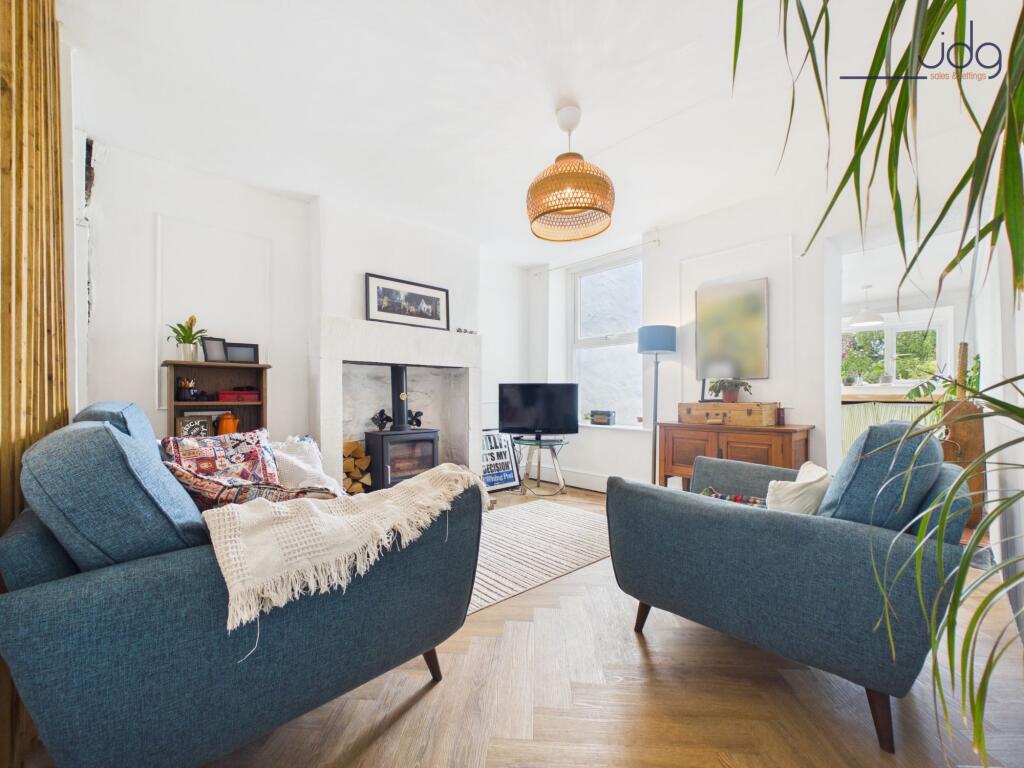 House in Lancaster, Freehold, Moorlands - More