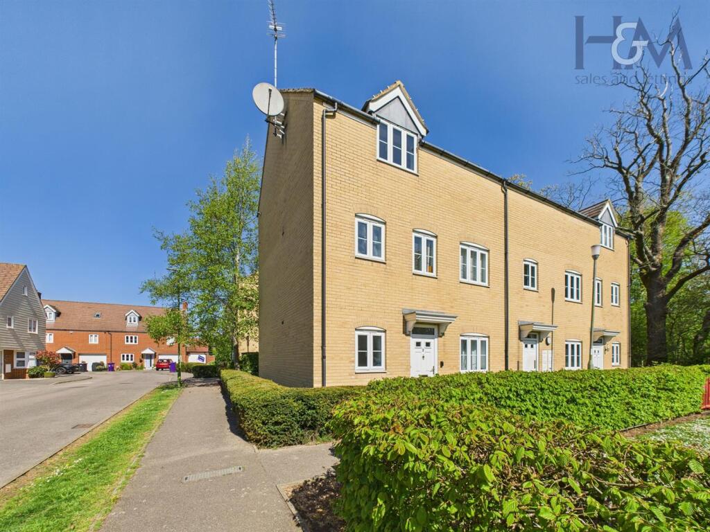 Main image of property: Snowdonia Way, Stevenage