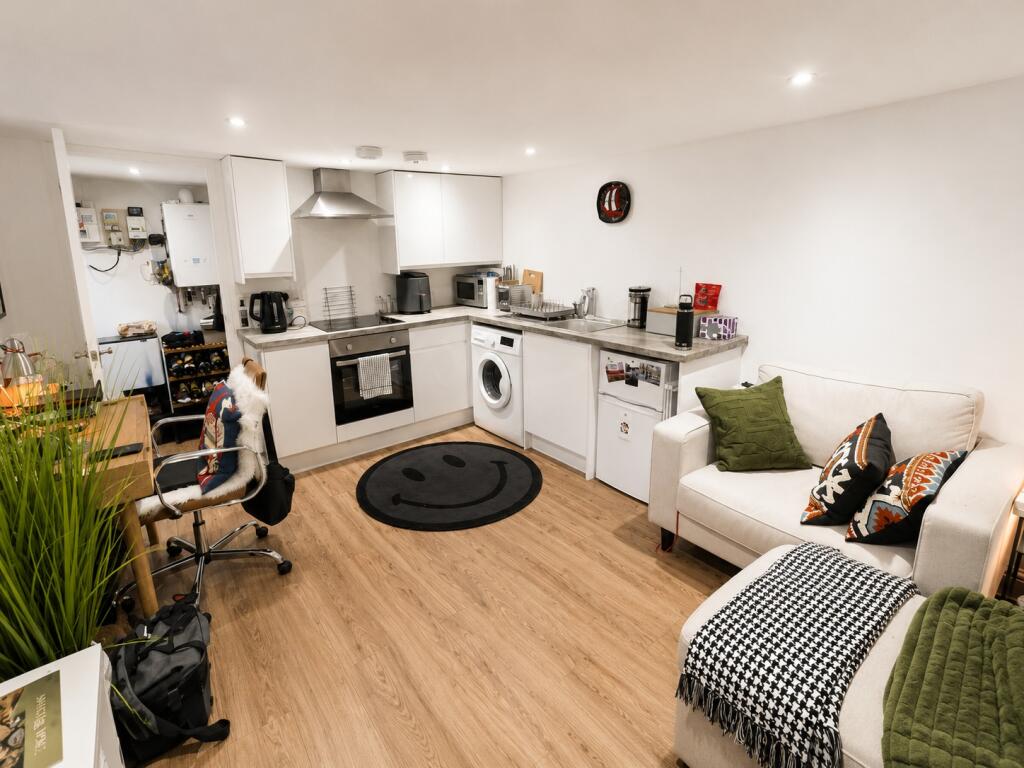 Apartment in Hemel Hempstead - View 2